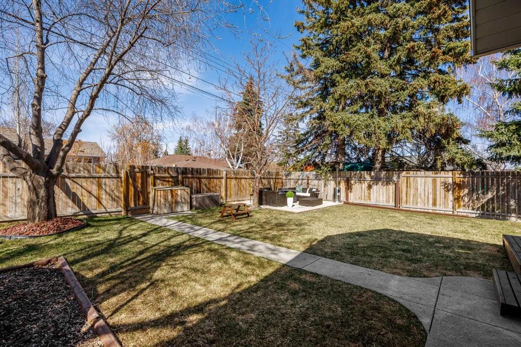 4716 26 Avenue Sw, Calgary, AB - Indoor Photo Showing Laundry Room