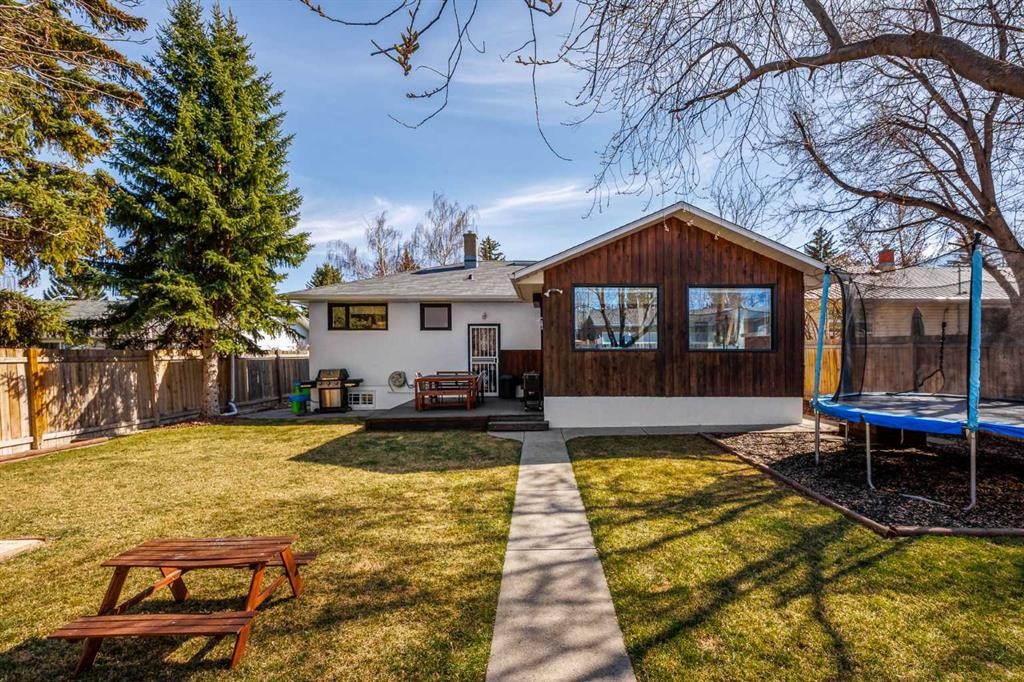 4716 26 Avenue Sw, Calgary, AB - Outdoor