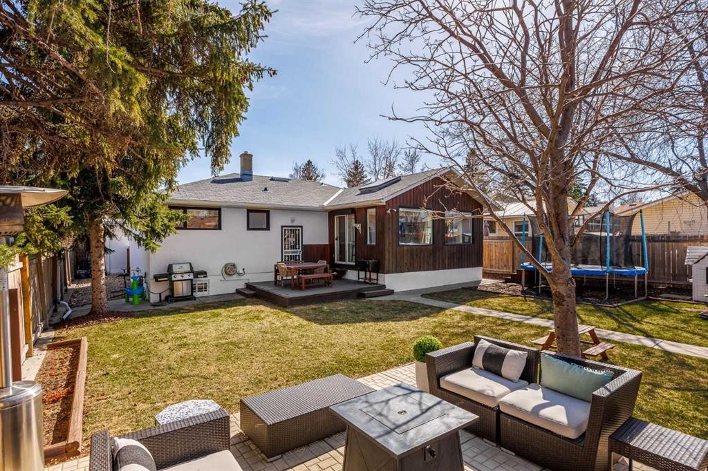 4716 26 Avenue Sw, Calgary, AB - Outdoor
