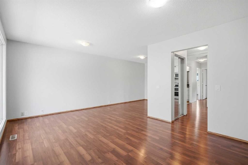 3405 35 Avenue Se, Calgary, AB - Indoor Photo Showing Other Room