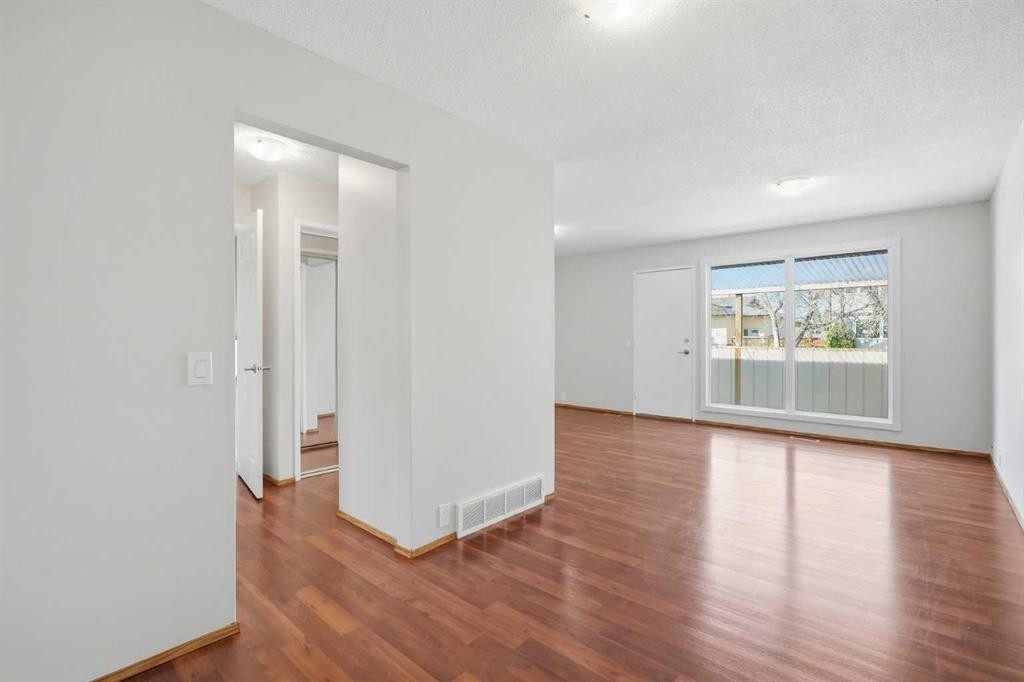3405 35 Avenue Se, Calgary, AB - Indoor