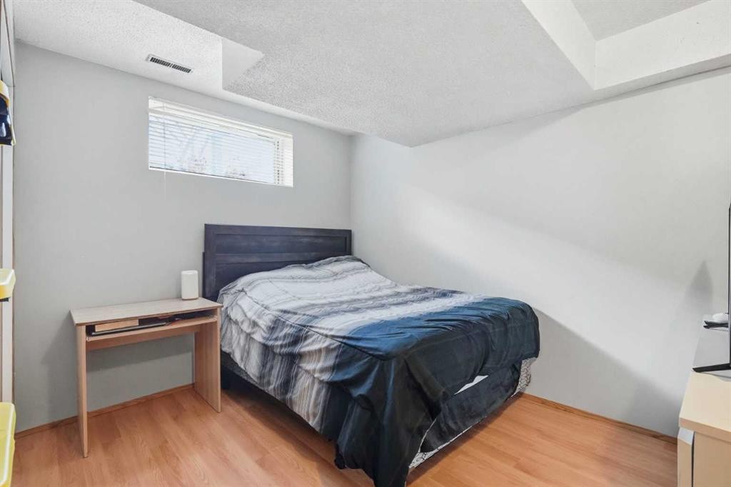 3405 35 Avenue Se, Calgary, AB - Indoor Photo Showing Bedroom