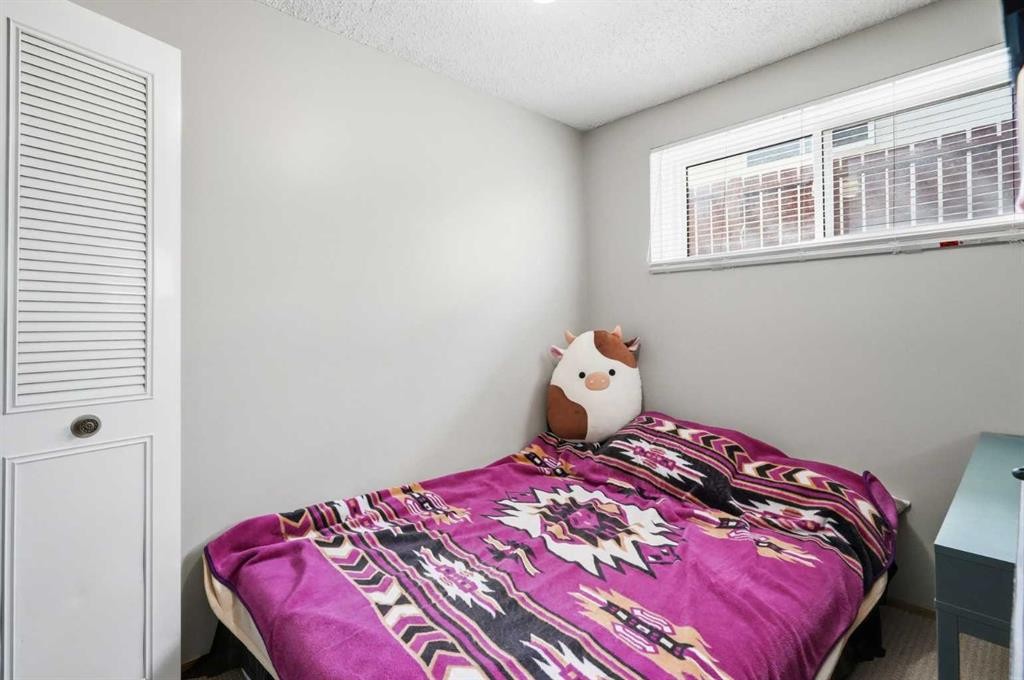 3405 35 Avenue Se, Calgary, AB - Indoor Photo Showing Bedroom