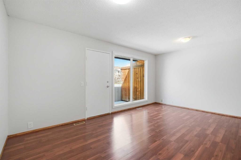 3405 35 Avenue Se, Calgary, AB - Indoor Photo Showing Other Room