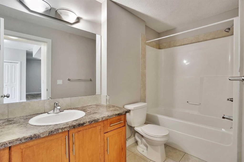 13-330 2Nd Street West, Brooks, AB - Indoor Photo Showing Bathroom