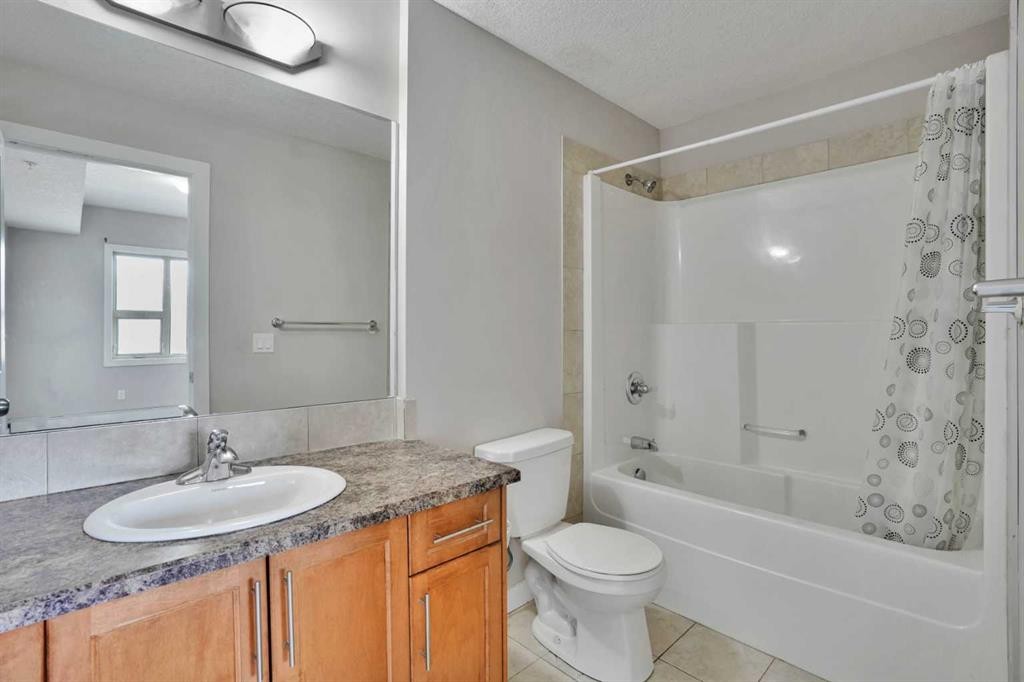 13-330 2Nd Street West, Brooks, AB - Indoor Photo Showing Bathroom