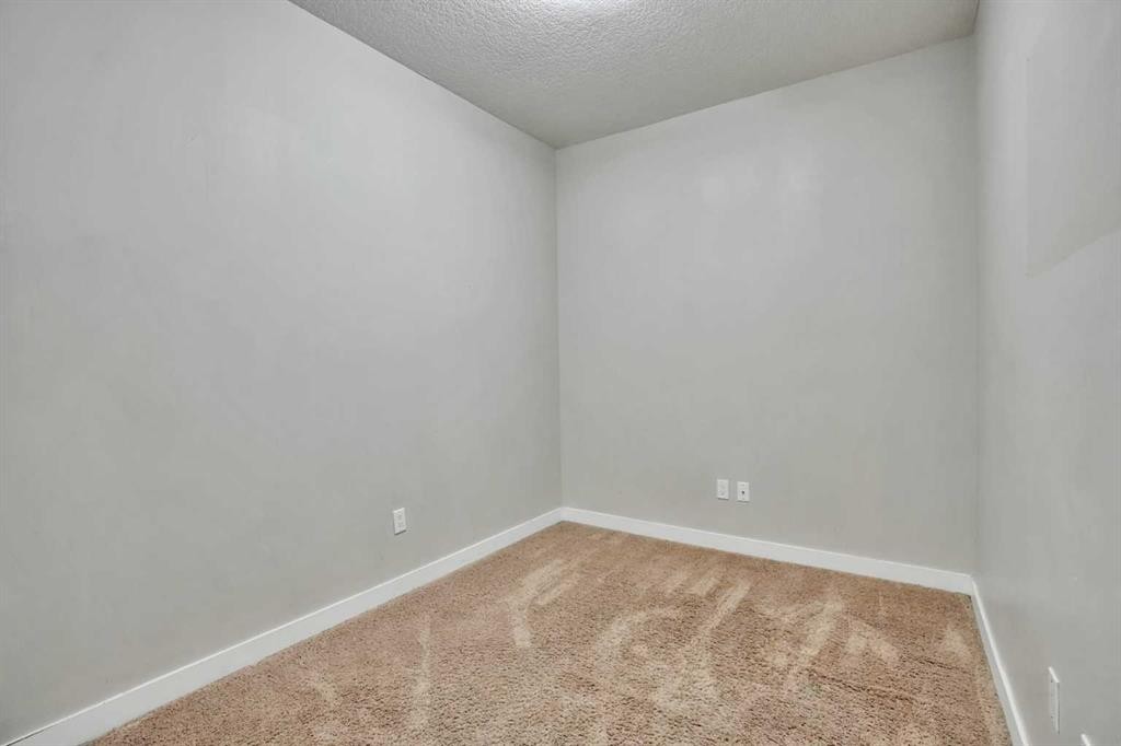 13-330 2Nd Street West, Brooks, AB - Indoor Photo Showing Other Room