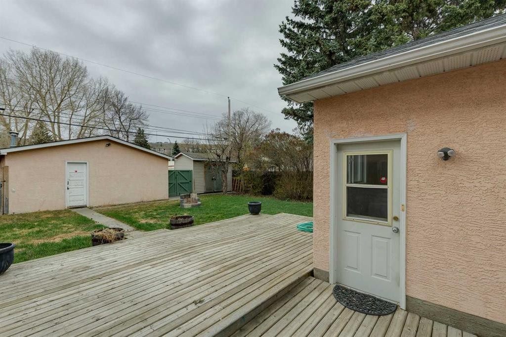 7615 36 Avenue Nw, Calgary, AB - Outdoor With Deck Patio Veranda With Exterior