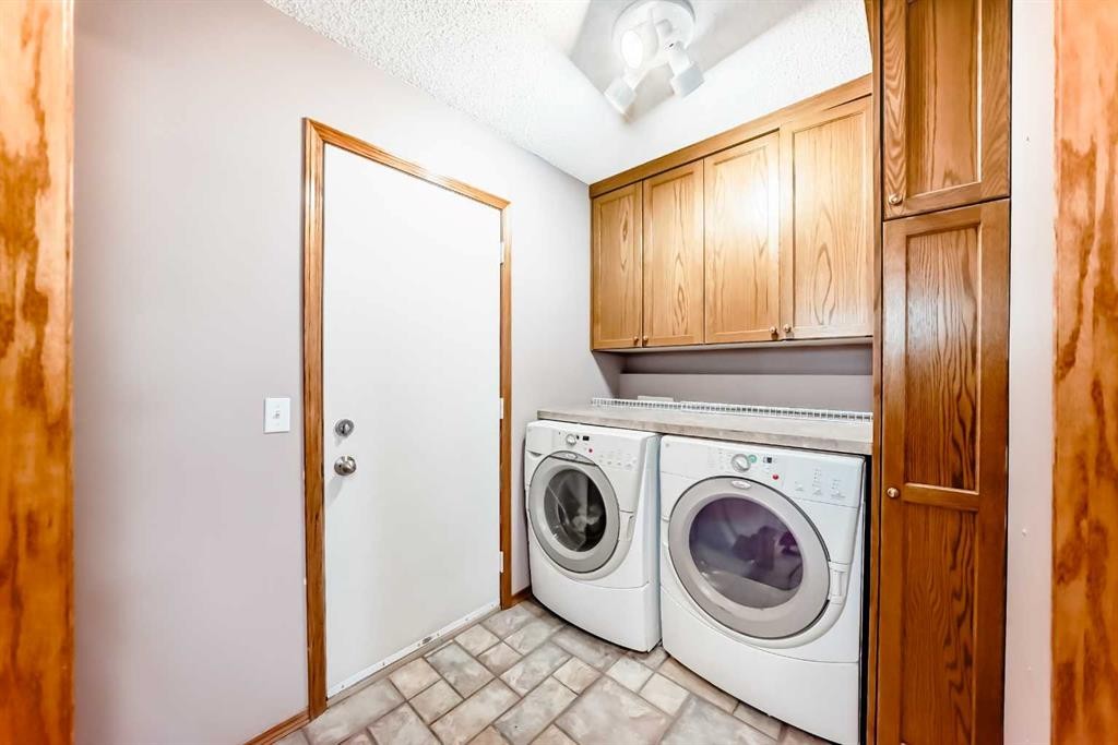 402 Citadel Hills Circle Nw, Calgary, AB - Indoor Photo Showing Laundry Room