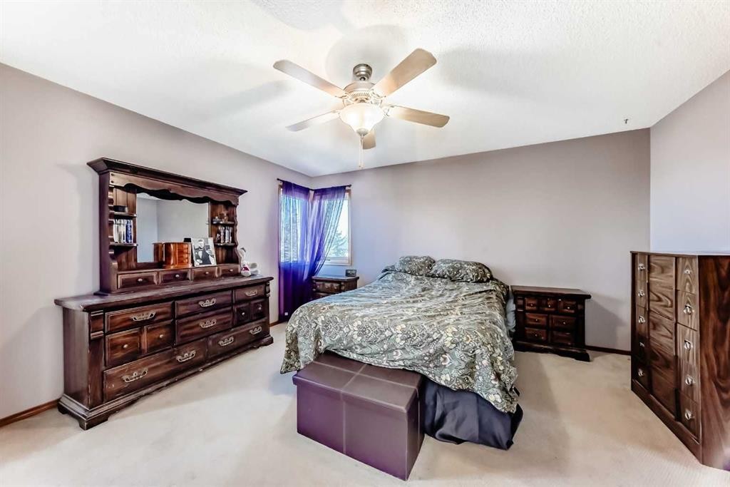 402 Citadel Hills Circle Nw, Calgary, AB - Indoor Photo Showing Bedroom