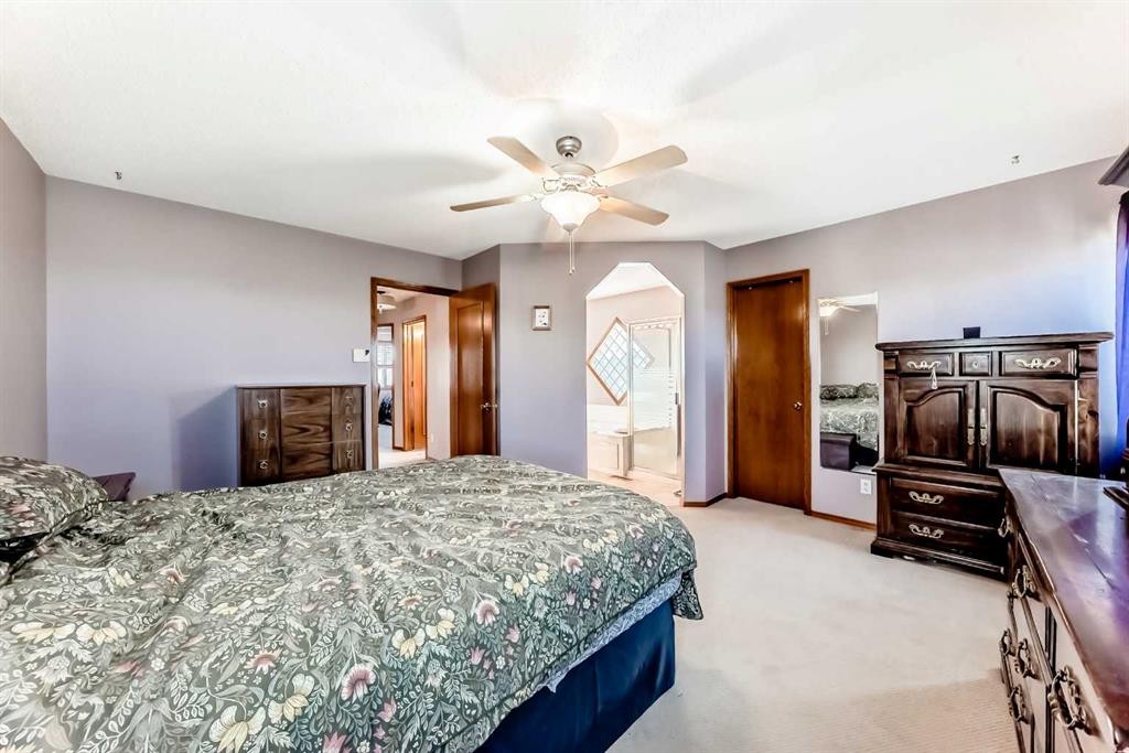 402 Citadel Hills Circle Nw, Calgary, AB - Indoor Photo Showing Bedroom