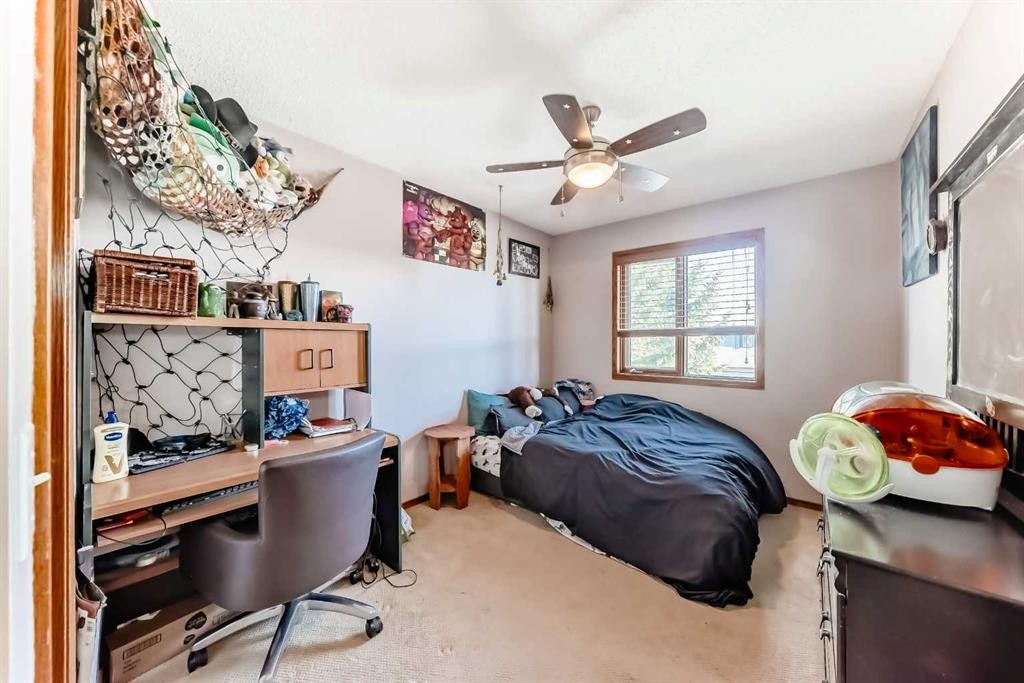 402 Citadel Hills Circle Nw, Calgary, AB - Indoor Photo Showing Bedroom