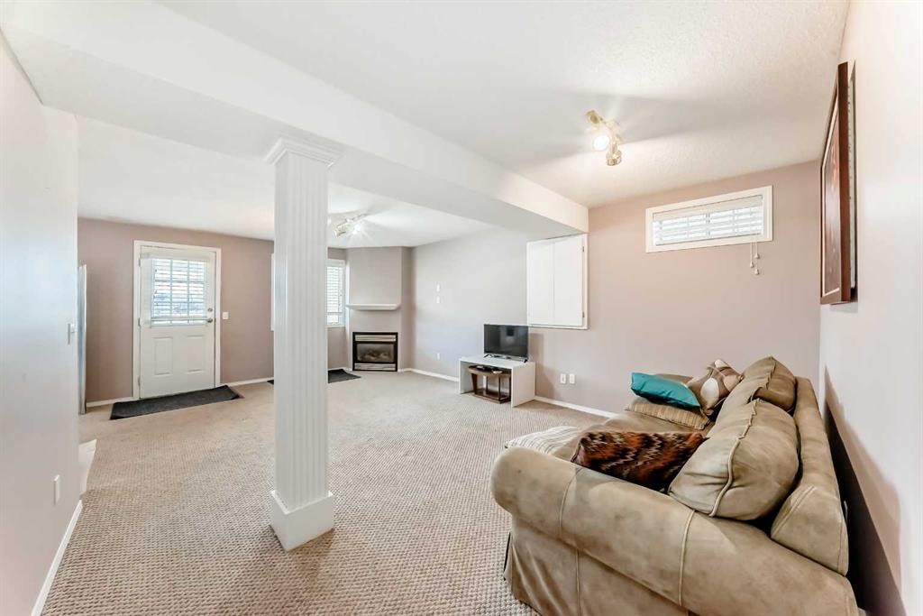 402 Citadel Hills Circle Nw, Calgary, AB - Indoor With Fireplace