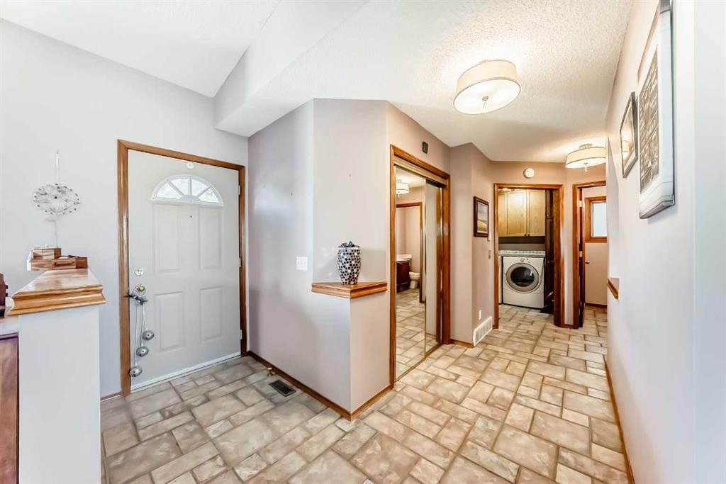 402 Citadel Hills Circle Nw, Calgary, AB - Indoor