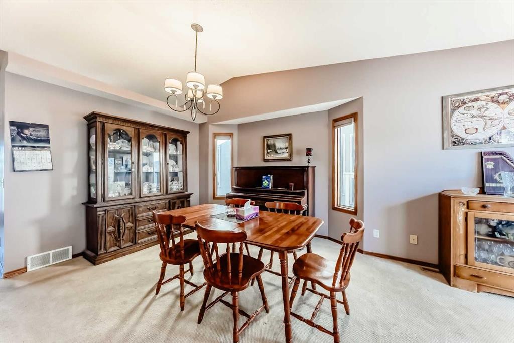402 Citadel Hills Circle Nw, Calgary, AB - Indoor Photo Showing Dining Room