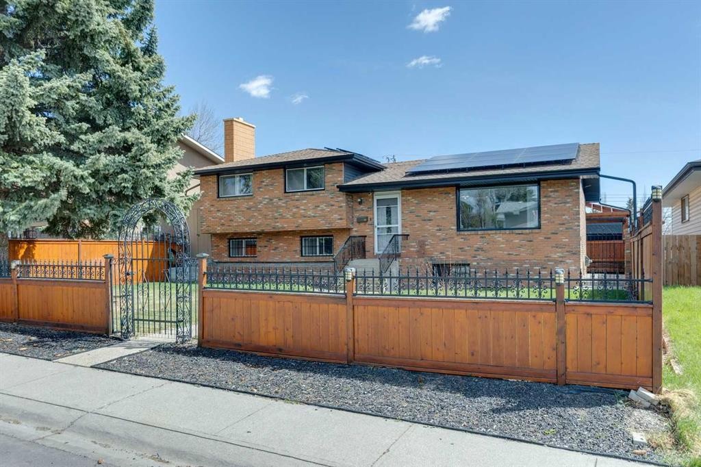 12 Huntwick Way Ne, Calgary, AB - Outdoor