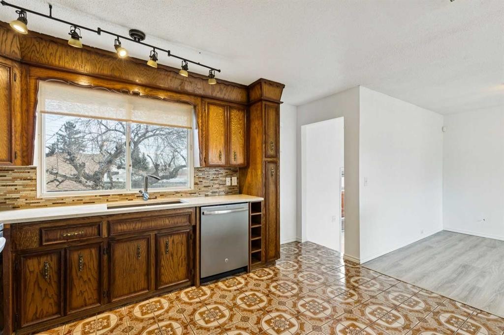 12 Huntwick Way Ne, Calgary, AB - Indoor