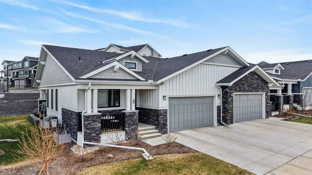 46 Crestridge Bay Sw, Calgary, AB - Outdoor With Facade