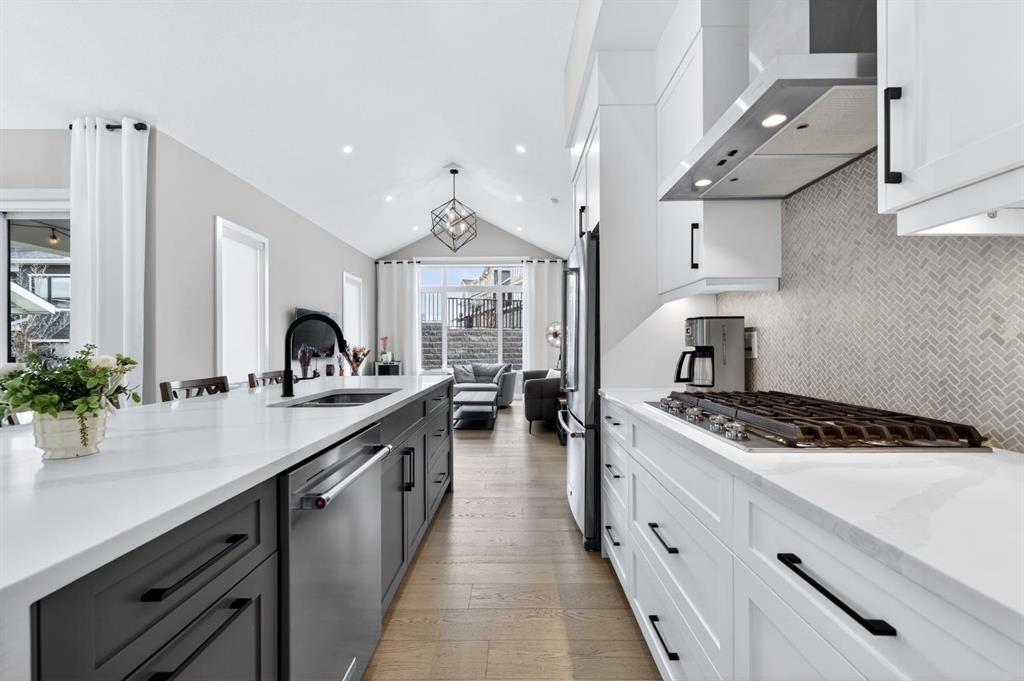 46 Crestridge Bay Sw, Calgary, AB - Indoor Photo Showing Kitchen With Upgraded Kitchen