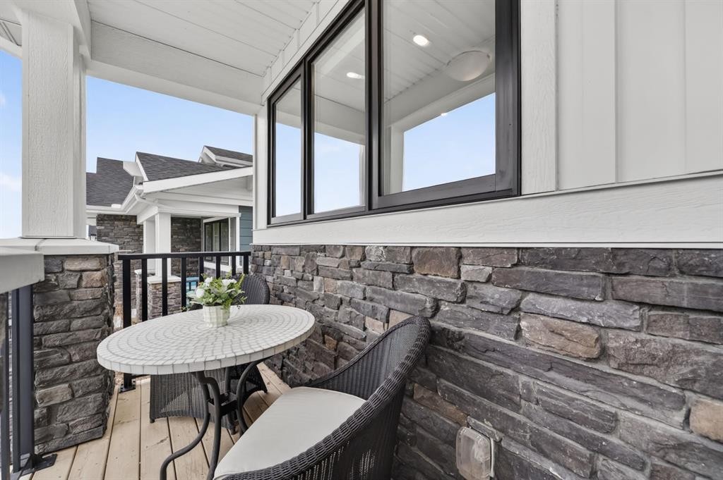 46 Crestridge Bay Sw, Calgary, AB -