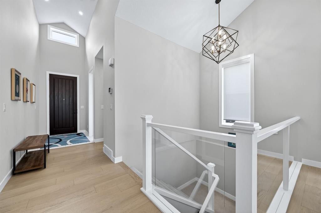 46 Crestridge Bay Sw, Calgary, AB - Indoor Photo Showing Other Room