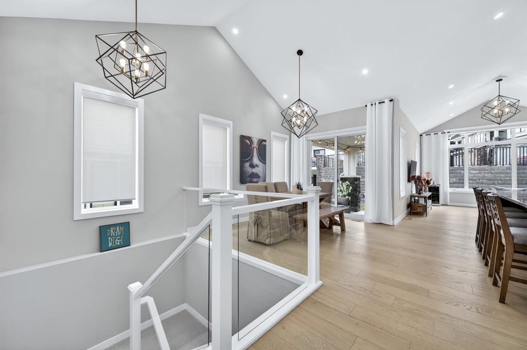 46 Crestridge Bay Sw, Calgary, AB - Indoor