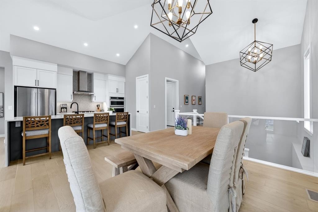 46 Crestridge Bay Sw, Calgary, AB - Indoor Photo Showing Dining Room