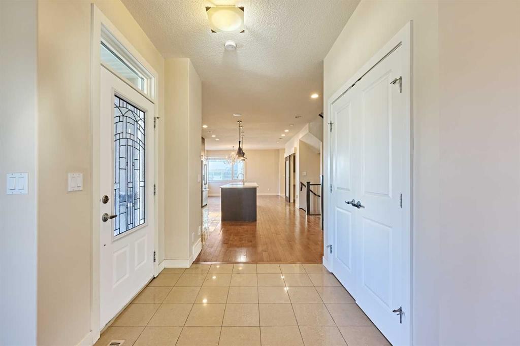 1840 Westmount Road Nw, Calgary, AB - Indoor Photo Showing Other Room