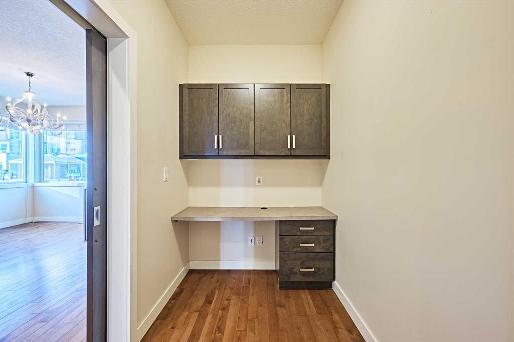 1840 Westmount Road Nw, Calgary, AB - Indoor Photo Showing Other Room