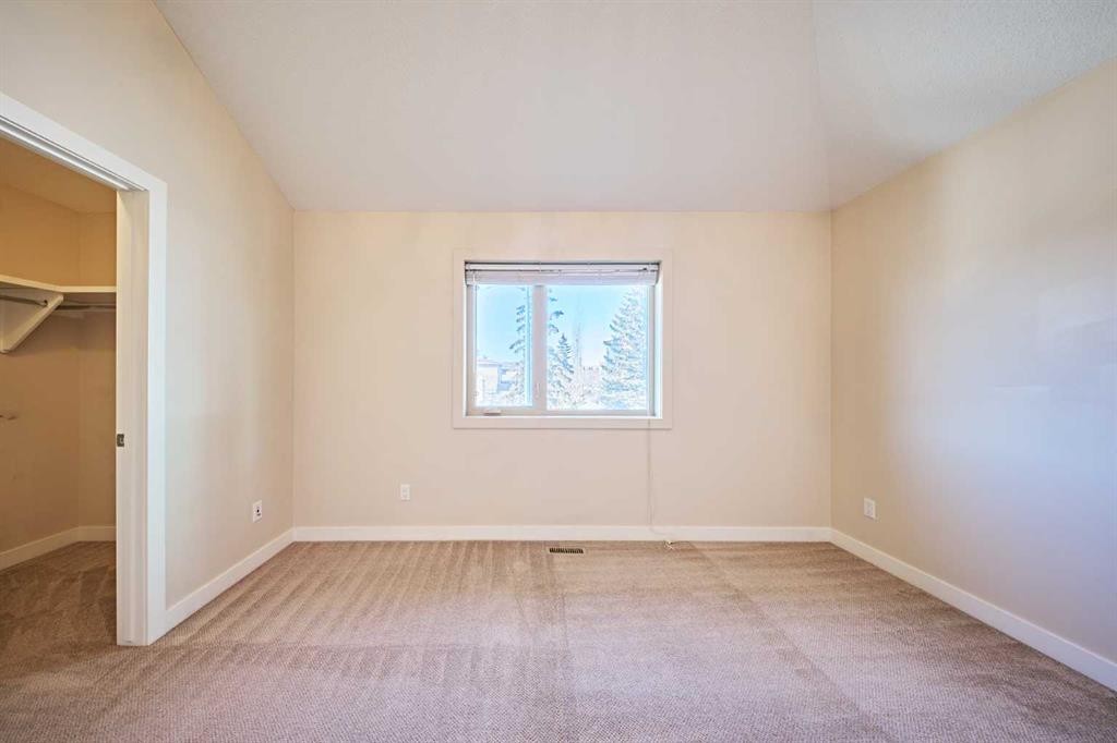 1840 Westmount Road Nw, Calgary, AB - Indoor Photo Showing Other Room