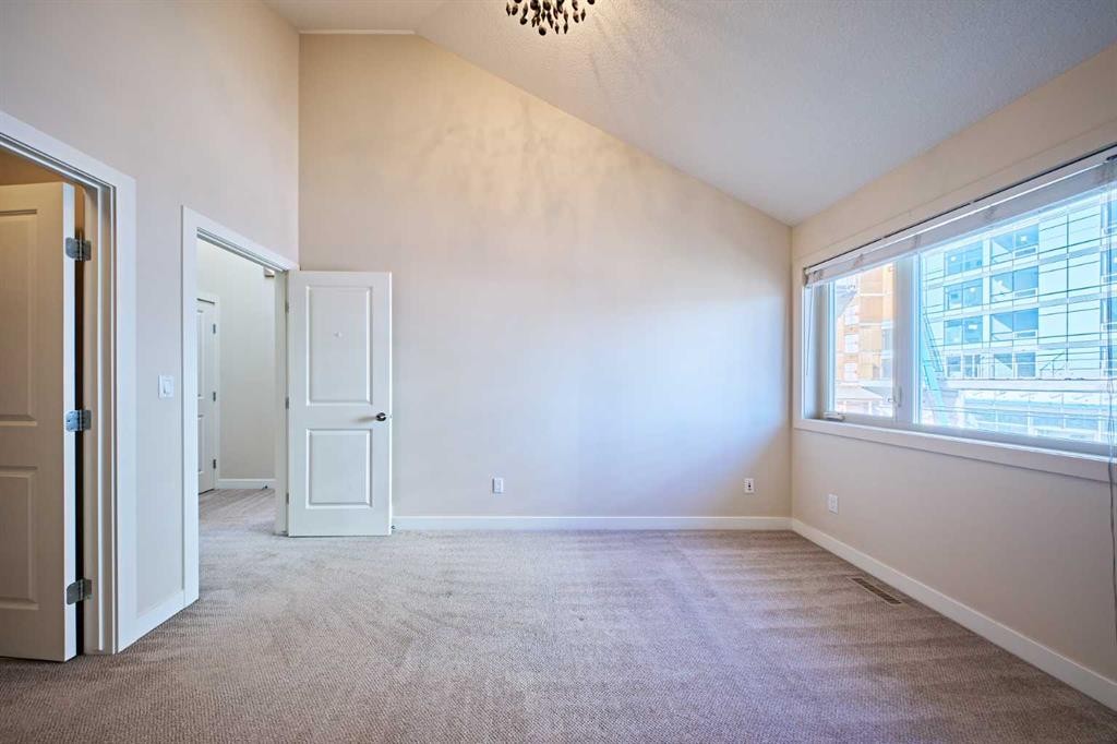 1840 Westmount Road Nw, Calgary, AB - Indoor Photo Showing Other Room