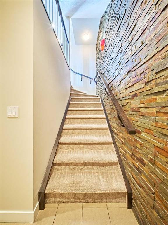 1840 Westmount Road Nw, Calgary, AB - Indoor Photo Showing Other Room