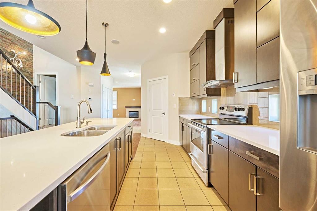 1840 Westmount Road Nw, Calgary, AB - Indoor Photo Showing Kitchen With Double Sink