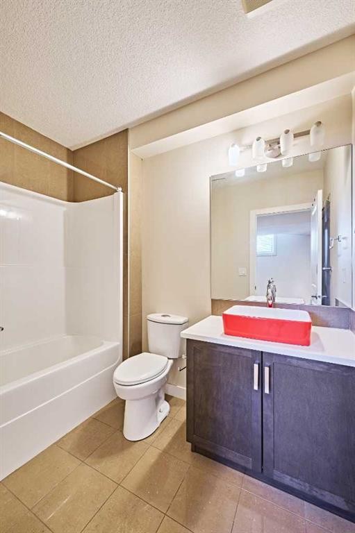 1840 Westmount Road Nw, Calgary, AB - Indoor Photo Showing Bathroom