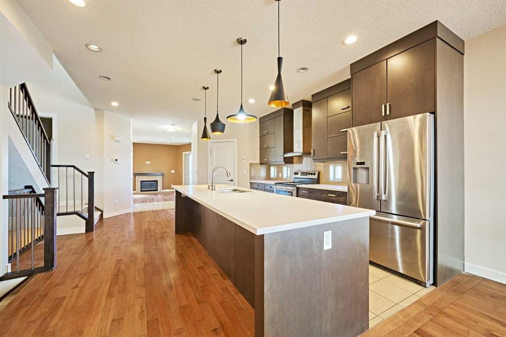 1840 Westmount Road Nw, Calgary, AB - Indoor Photo Showing Kitchen With Stainless Steel Kitchen With Upgraded Kitchen