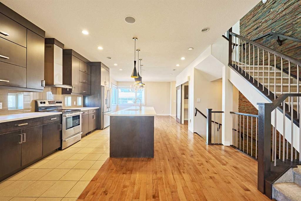 1840 Westmount Road Nw, Calgary, AB - Indoor Photo Showing Kitchen