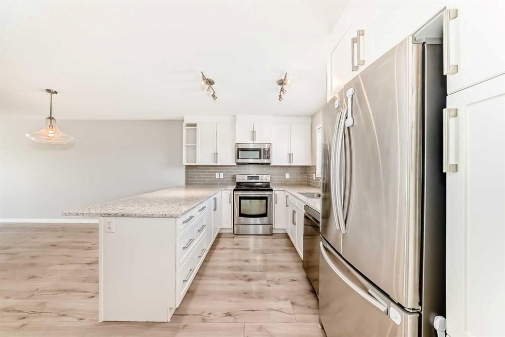 393 Legacy Boulevard Se, Calgary, AB - Indoor Photo Showing Kitchen With Stainless Steel Kitchen With Upgraded Kitchen