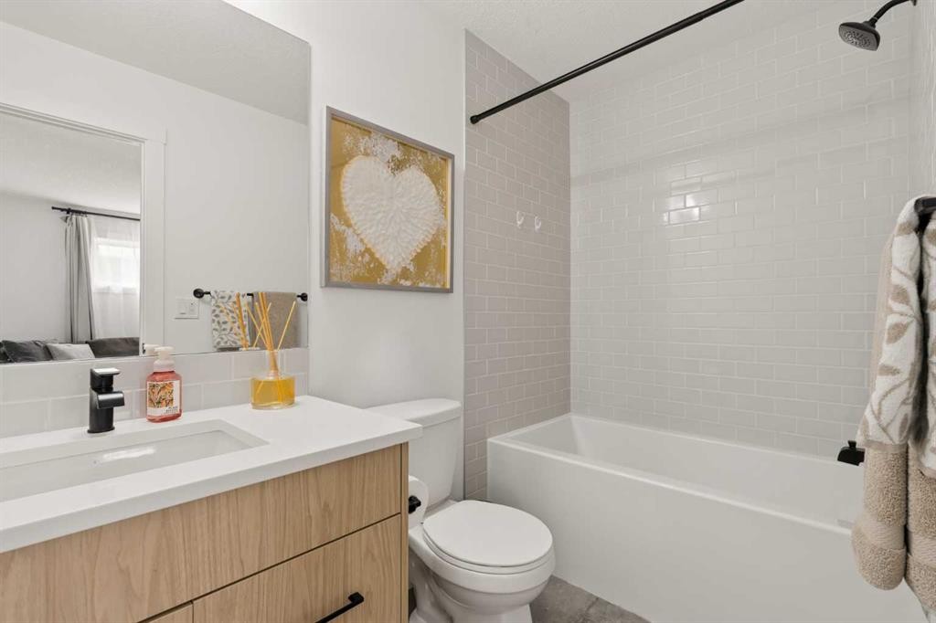 345 Calhoun Common Ne, Calgary, AB - Indoor Photo Showing Bathroom