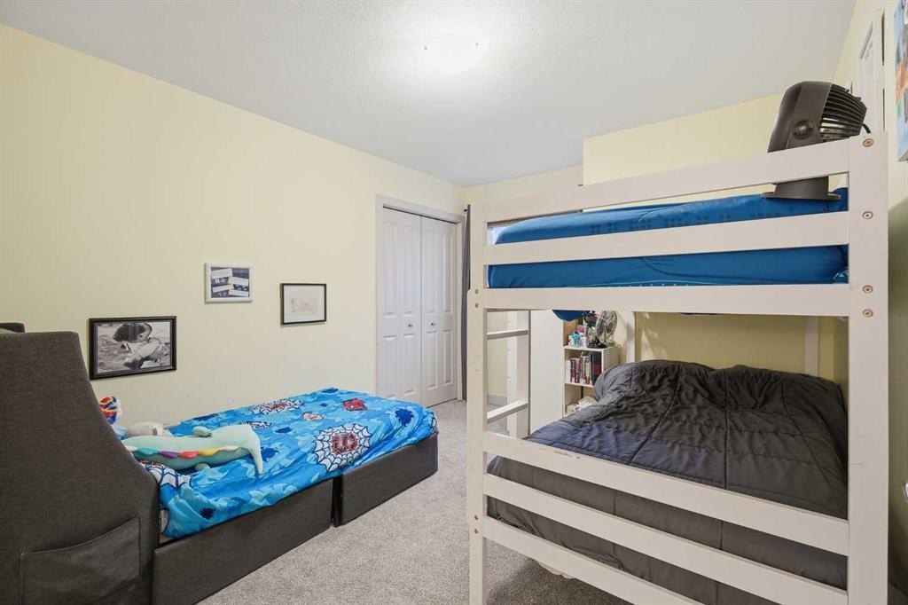 107 Everwoods Park Sw, Calgary, AB - Indoor Photo Showing Bedroom