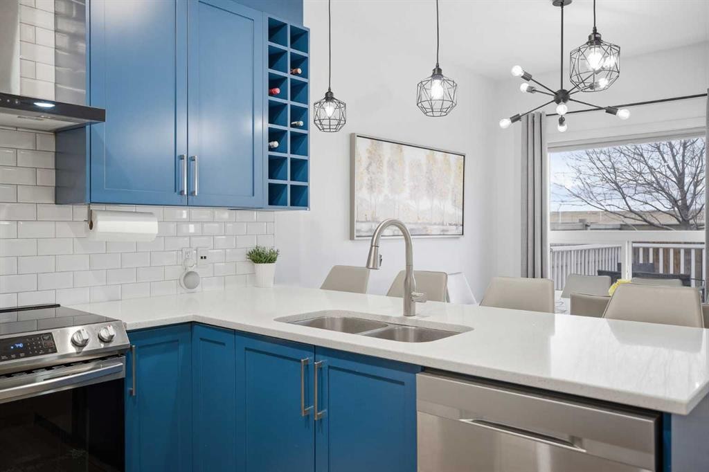 107 Everwoods Park Sw, Calgary, AB - Indoor Photo Showing Kitchen With Double Sink With Upgraded Kitchen