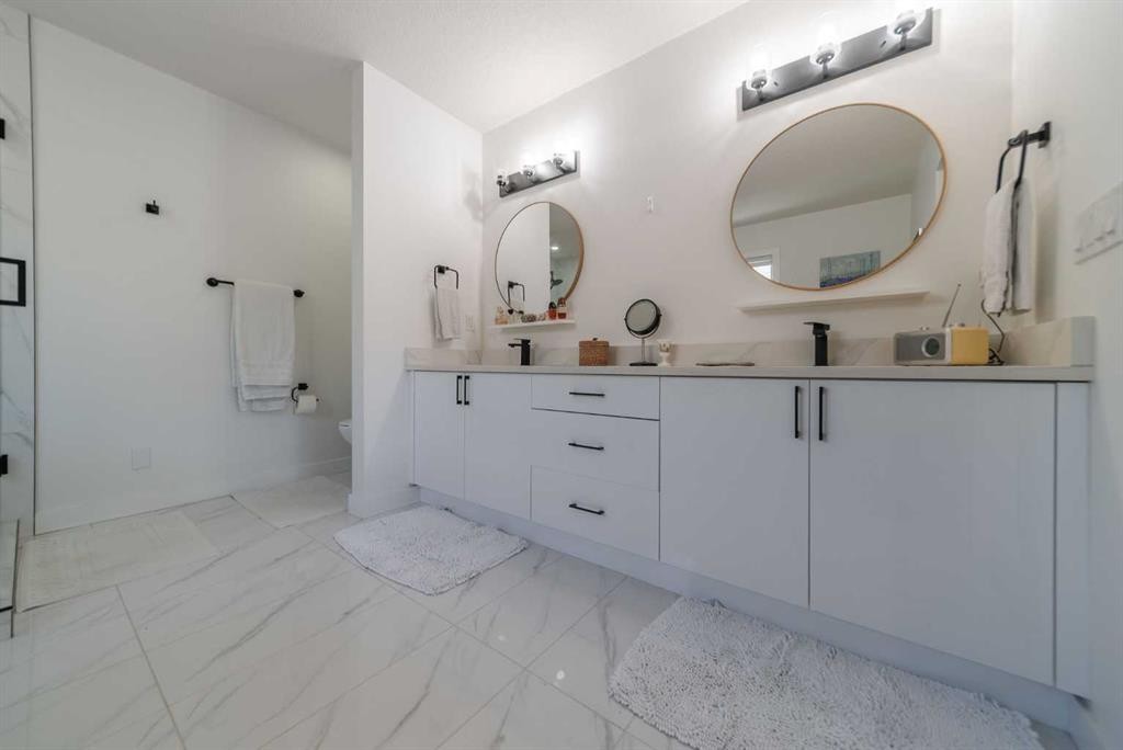 9 Scripps Landing Nw, Calgary, AB - Indoor Photo Showing Bathroom