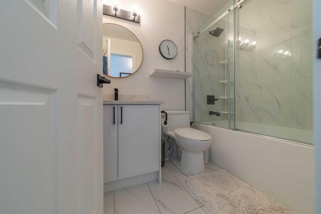 9 Scripps Landing Nw, Calgary, AB - Indoor Photo Showing Bathroom