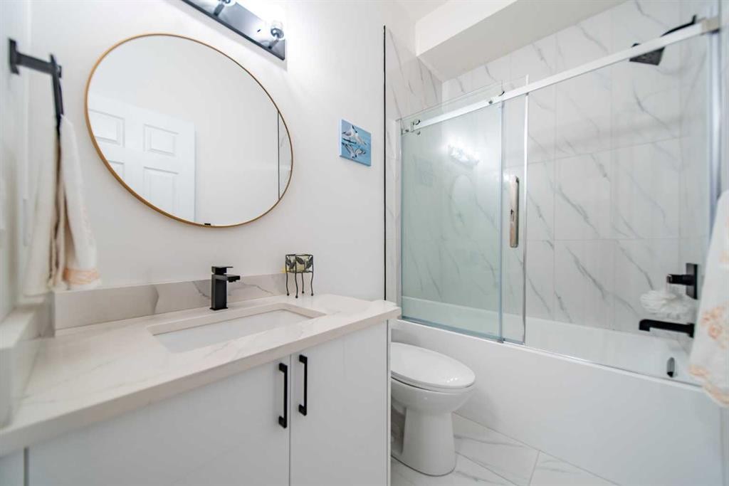 9 Scripps Landing Nw, Calgary, AB - Indoor Photo Showing Bathroom