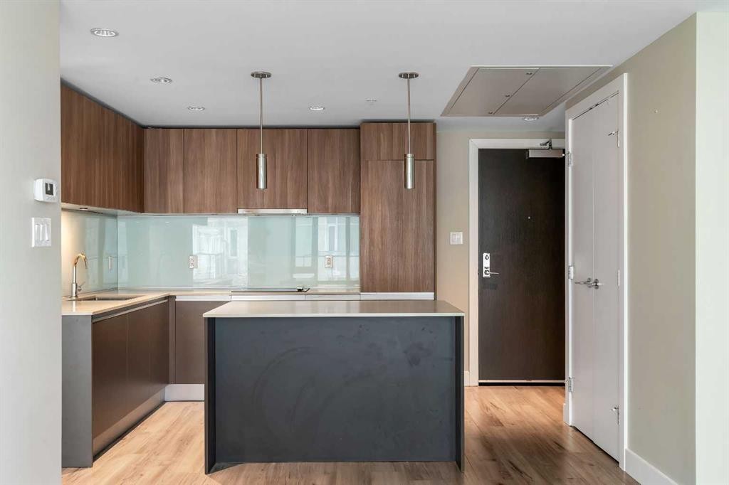 1105-1122 3 Street Se, Calgary, AB - Indoor Photo Showing Kitchen