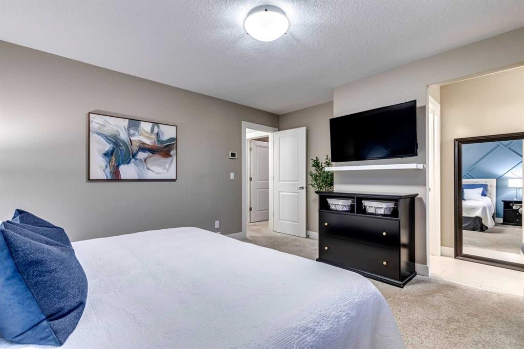 490 Mahogany Manor Se, Calgary, AB - Indoor Photo Showing Bedroom