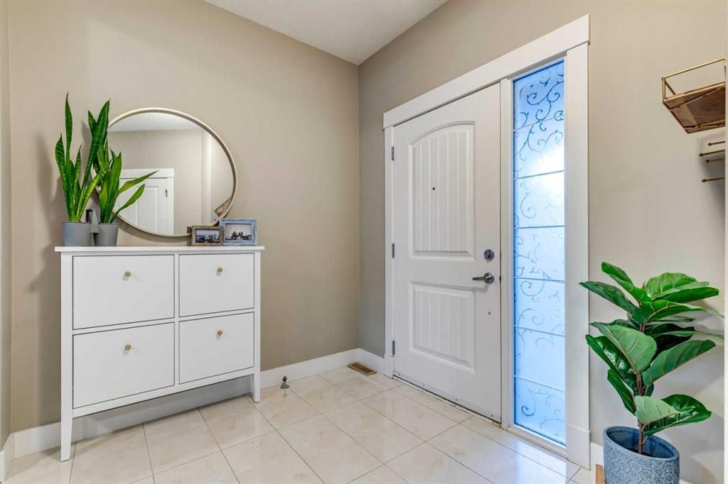 490 Mahogany Manor Se, Calgary, AB - Indoor Photo Showing Other Room