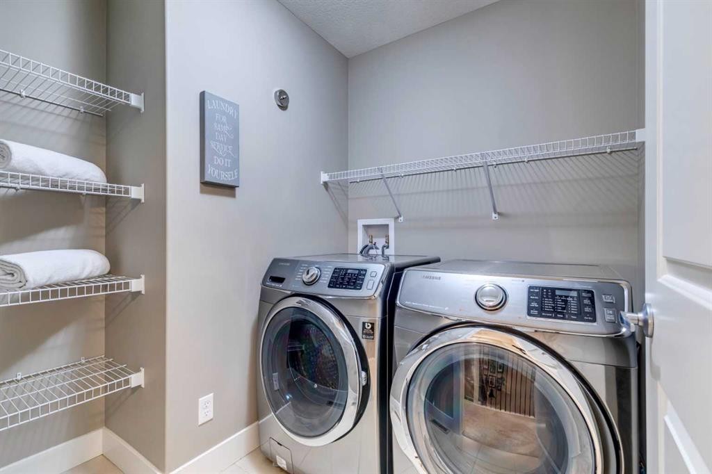 490 Mahogany Manor Se, Calgary, AB - Indoor Photo Showing Laundry Room