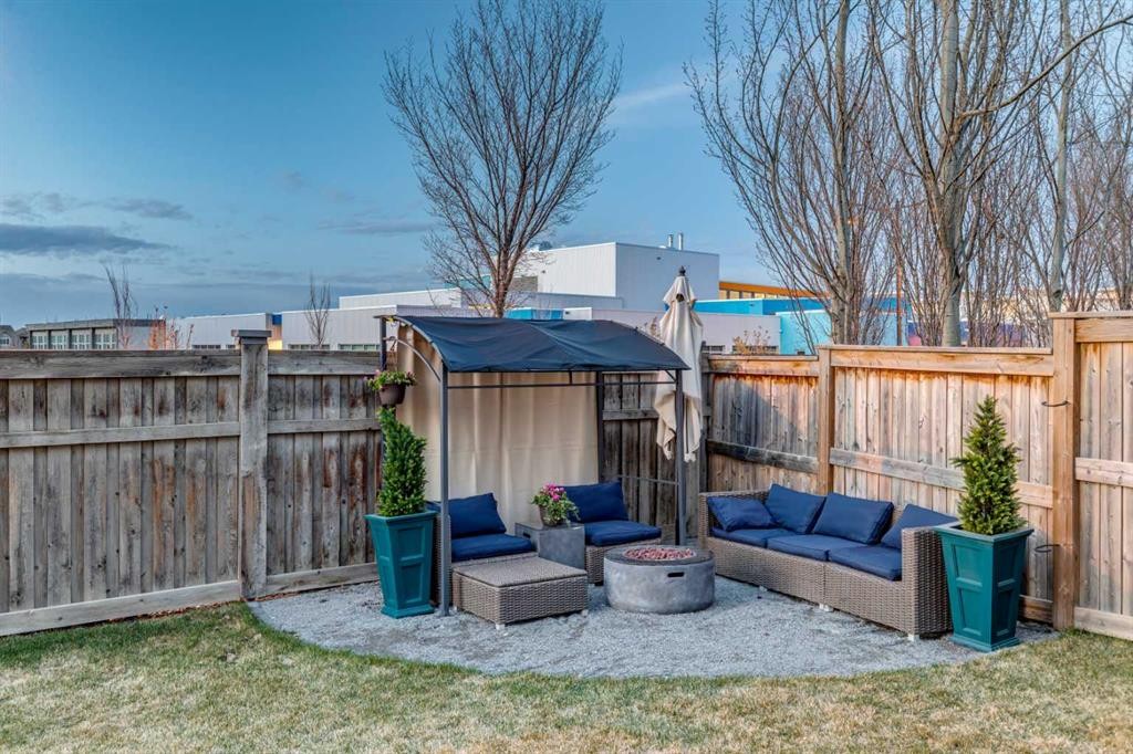 490 Mahogany Manor Se, Calgary, AB - Outdoor