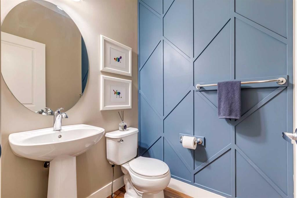 490 Mahogany Manor Se, Calgary, AB - Indoor Photo Showing Bathroom