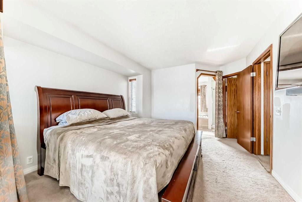 207 Eldorado Close Ne, Calgary, AB - Indoor Photo Showing Bedroom